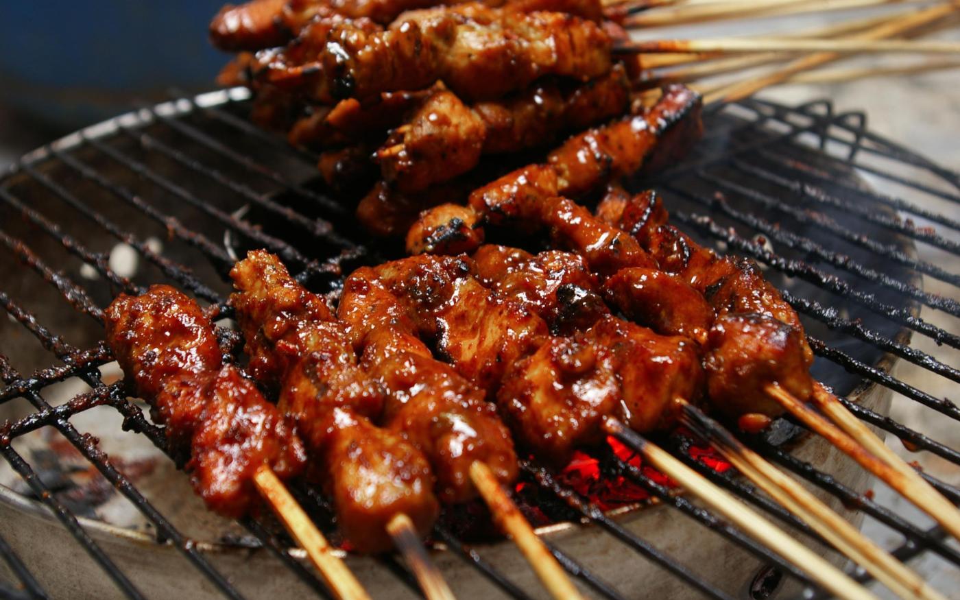BBQ kipsaté met sesamzaadjes 