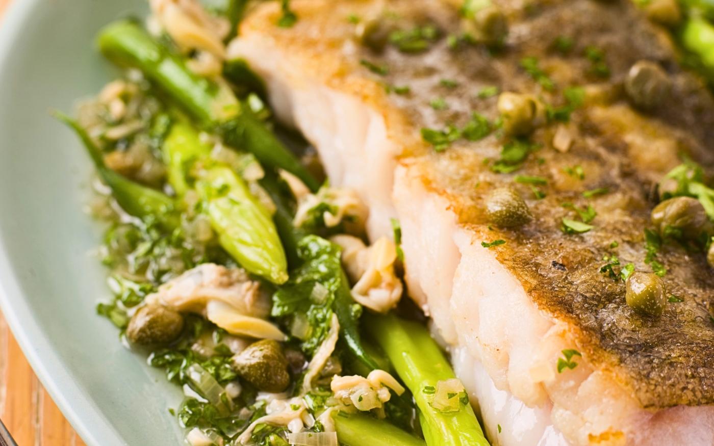 Couvert zeebaarsfilet met salsa verde en bonenslaatje