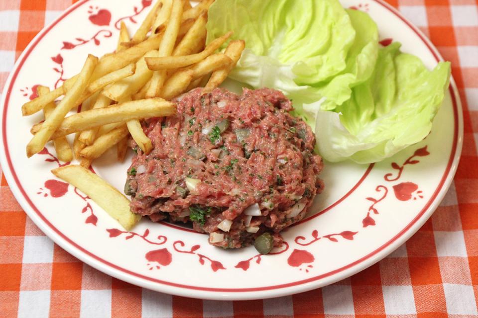 Americain met frietjes en mayonaise