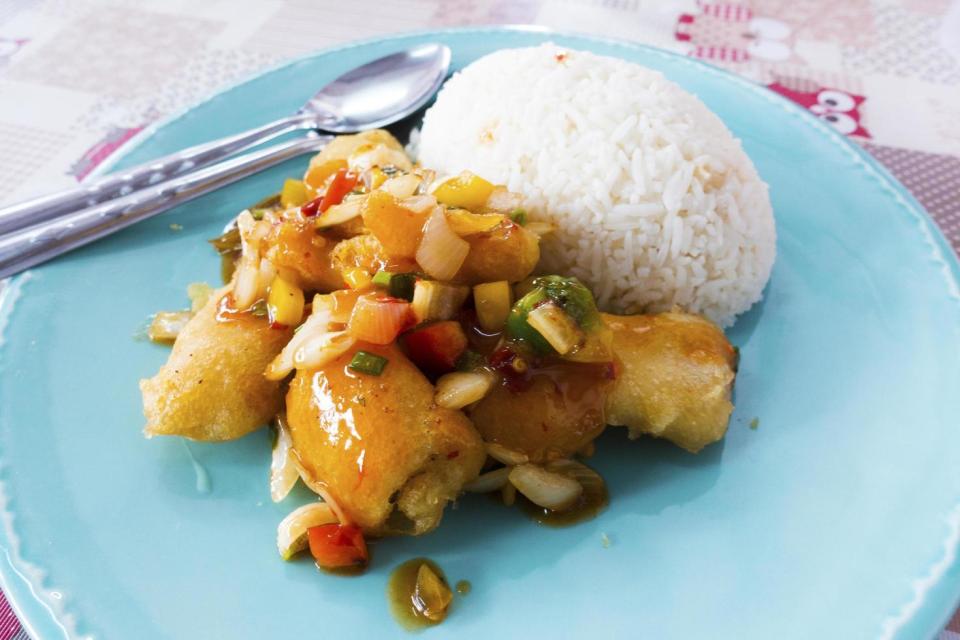 Gewokte rog met zoetzure saus