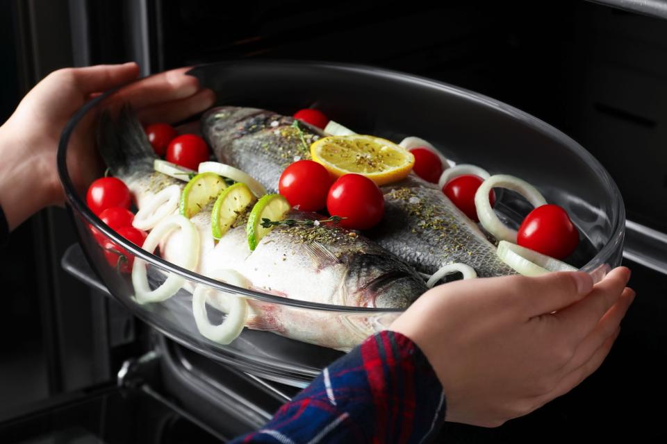Ovenschotel met zeebaars en tomaten